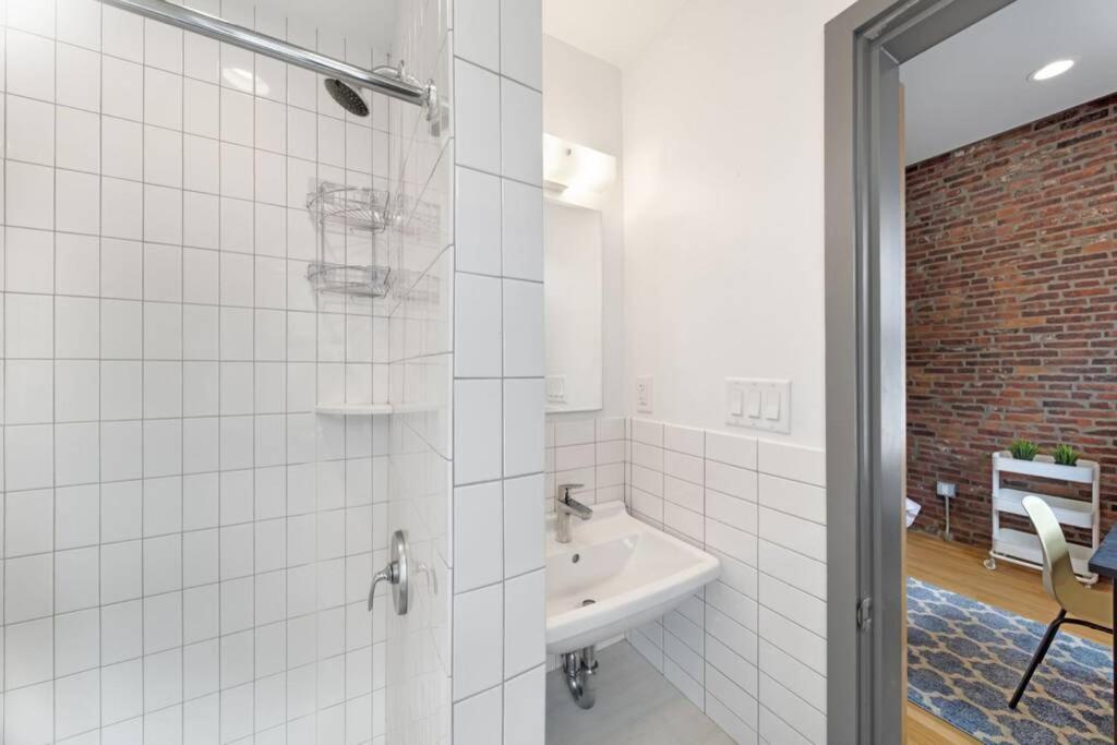 Simple Furnished Studio In The Heart Of Boston Buitenkant foto