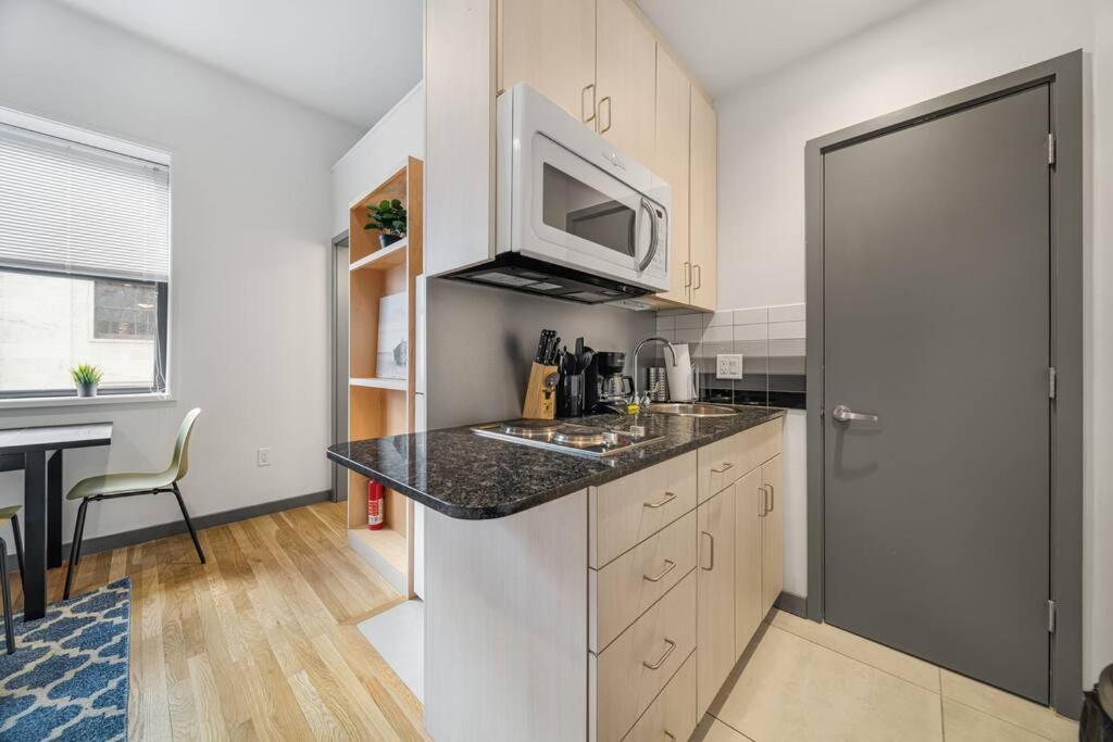 Simple Furnished Studio In The Heart Of Boston Buitenkant foto